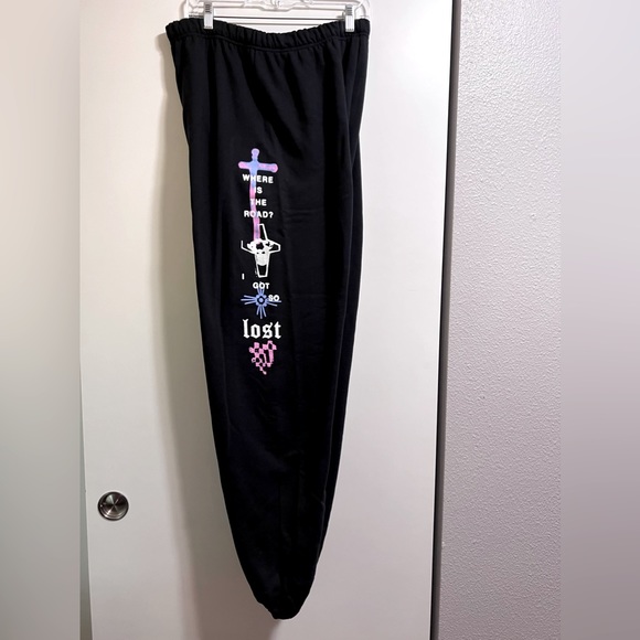 Black sweatpants with graphics - Picture 3 of 6